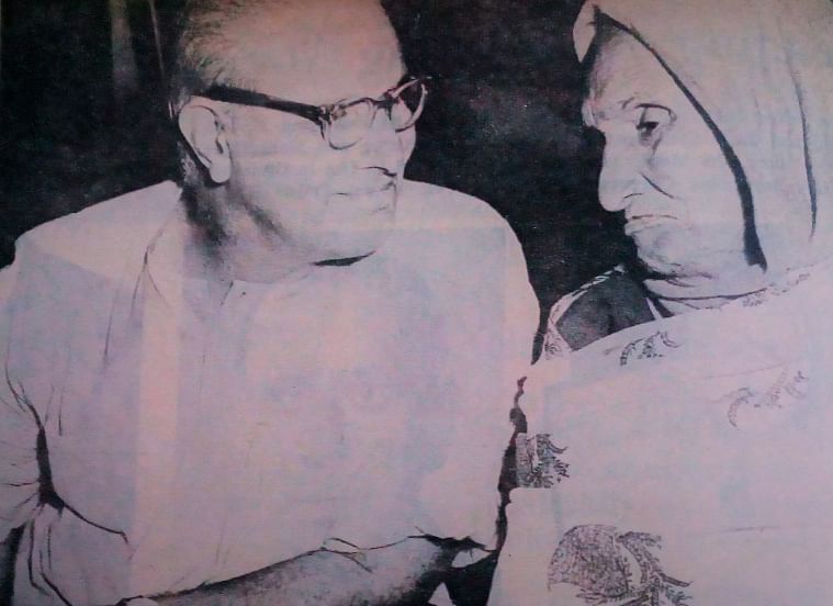 Bhagat Singhs mother and younger brother at the function where she released the biography of Veer Savarkar