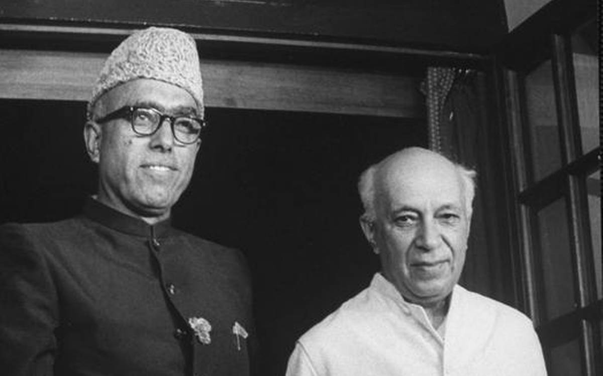 Th16 Parley Nehru and Abdullah