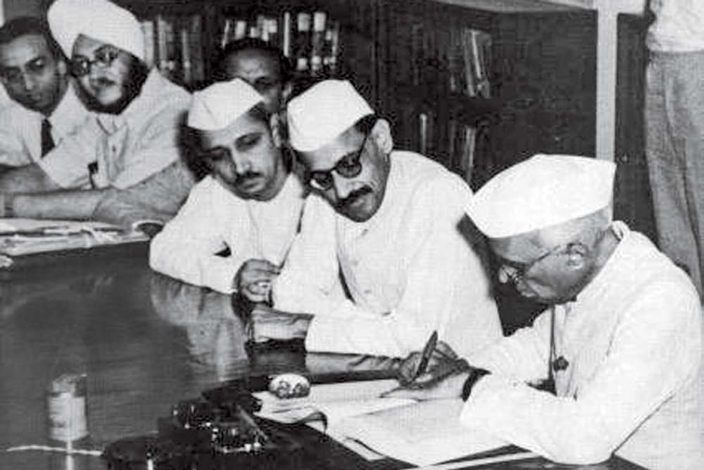 Jawaharlal Nehru signing the report of the Planning Commission on the First Five Year Plan New Delhi 7 July 1951