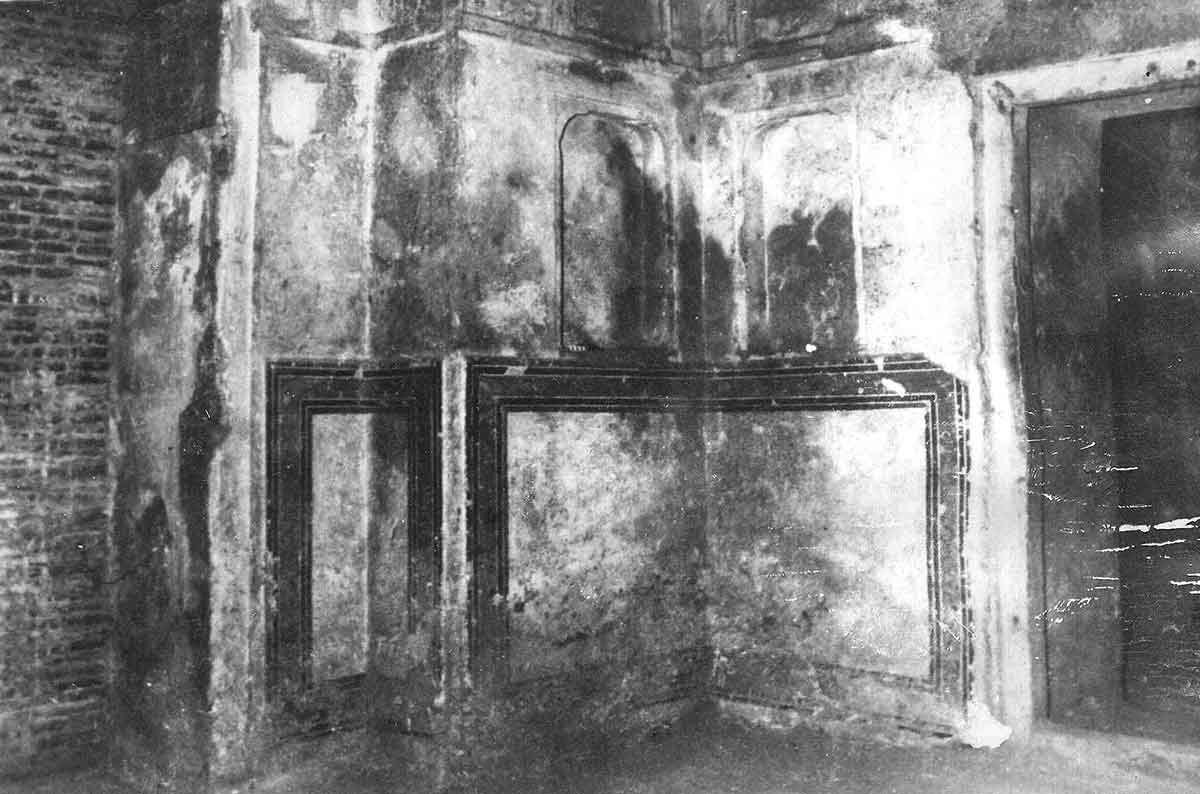 A corner of one of the 22 rooms in the secret storey immediately below the marble platform of the Taj Mahal. Note the strips of Hindu paint on the wall